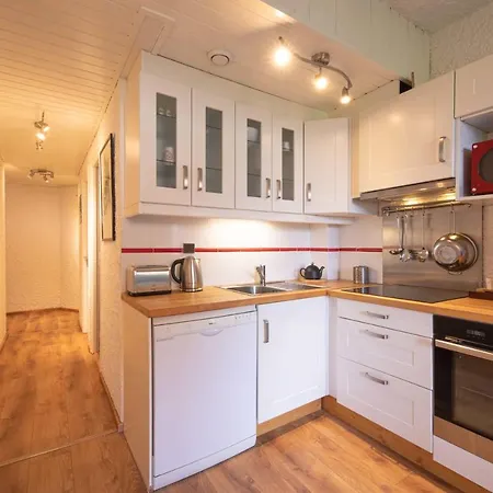 Beautiful With Garden - Quiet Area Appartement *